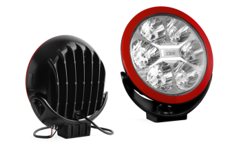 Drogowy reflektor z diodami LED i czerwoną ramką