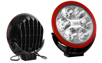 Drogowy reflektor z diodami LED i czerwoną ramką (liczba cechowania 50)