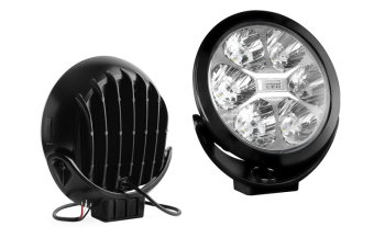 Drogowy reflektor z diodami LED i czarną ramką